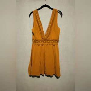 Forever 21 Boho Crochet Lace Trim Mini Dress L Mustard Marigold Yellow V-Neck